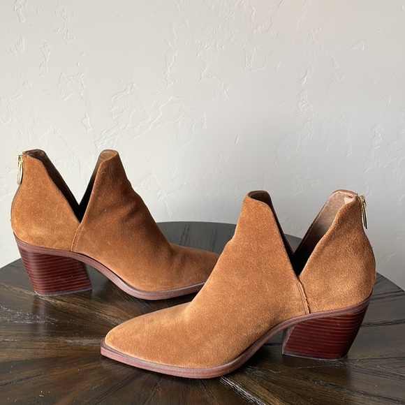 Vince Camuto Bibesti Boot - Picture 2 of 5